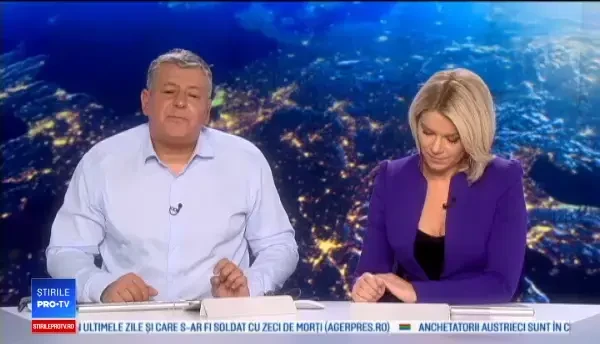 Un urs a rămas captiv într-o mașină în care căuta mâncare. A distrus tot interiorul