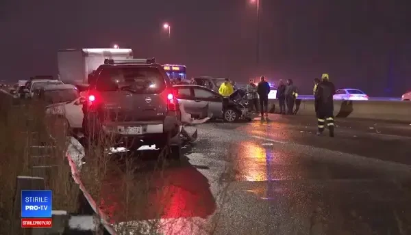 Peste 50 de mașini, implicate într-un accident în SUA. Mai mulți răniți. VIDEO