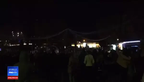 Primarii nu s-au zgârcit la decoraţiuni de Crăciun. Oraşul care şi-a luat şi "brad de rezervă"