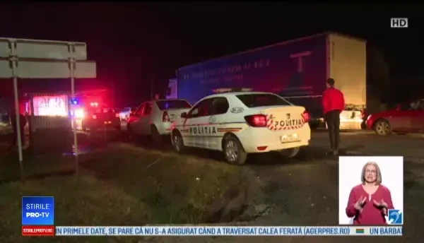Gravidă în stare critică, după ce mașina în care se afla a fost spulberată de un camion