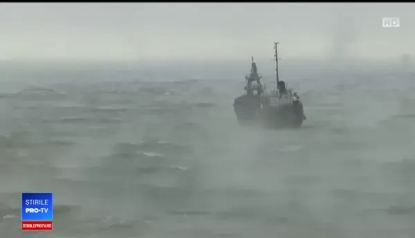 Petrolier eșuat în Marea Neagră din cauza unei furtuni puternice. Căpitanul, în stare gravă