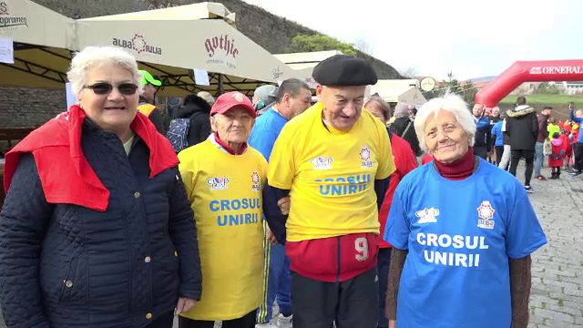Zeci de vârstnici au alergat la Crosul Unirii. Un cuplu i-a emoționat pe organizatori