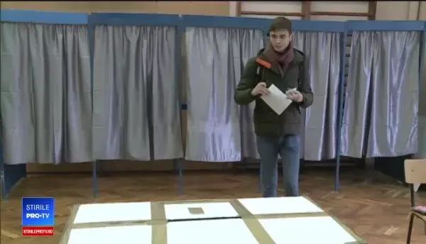 Sute de studenți au votat în Regie. „Suntem fericiți pentru că vedem că nu e coadă”