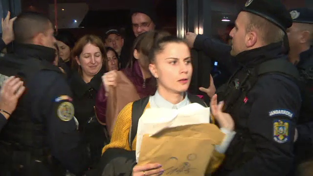 Haos la predarea sacilor cu buletine de vot. Oamenilor li s-a făcut rău la coadă