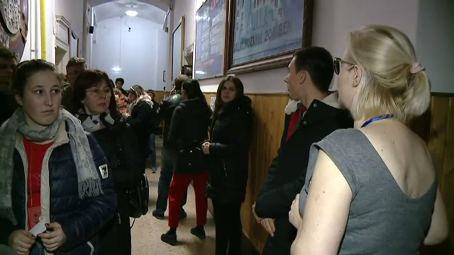 Incidente la o secție de vot din Cluj. Oamenii au fost nevoiți să stea la coadă