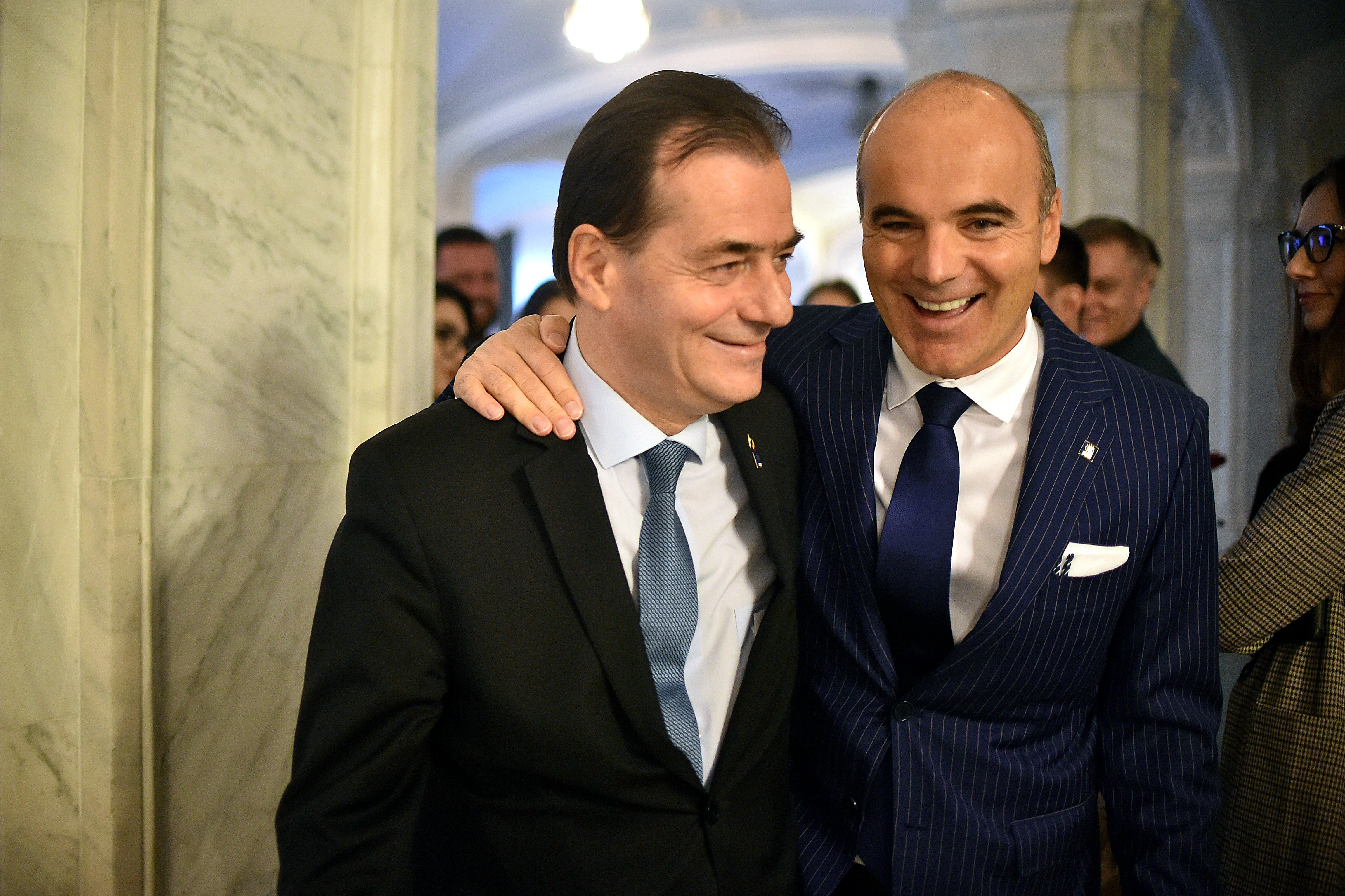 Rareș Bogdan l-a atacat pe șeful său de partid, Ludovic Orban: ”I s-a umflat capul”