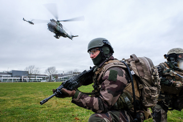 Militari francezi, morți după ce elicopterul în care se aflau s-a prăbușit în Mali. VIDEO