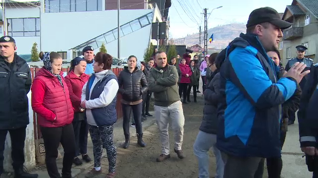 Proteste împotriva unui profesor din Bistrița. Părinții nu-și mai lasă copiii la școală