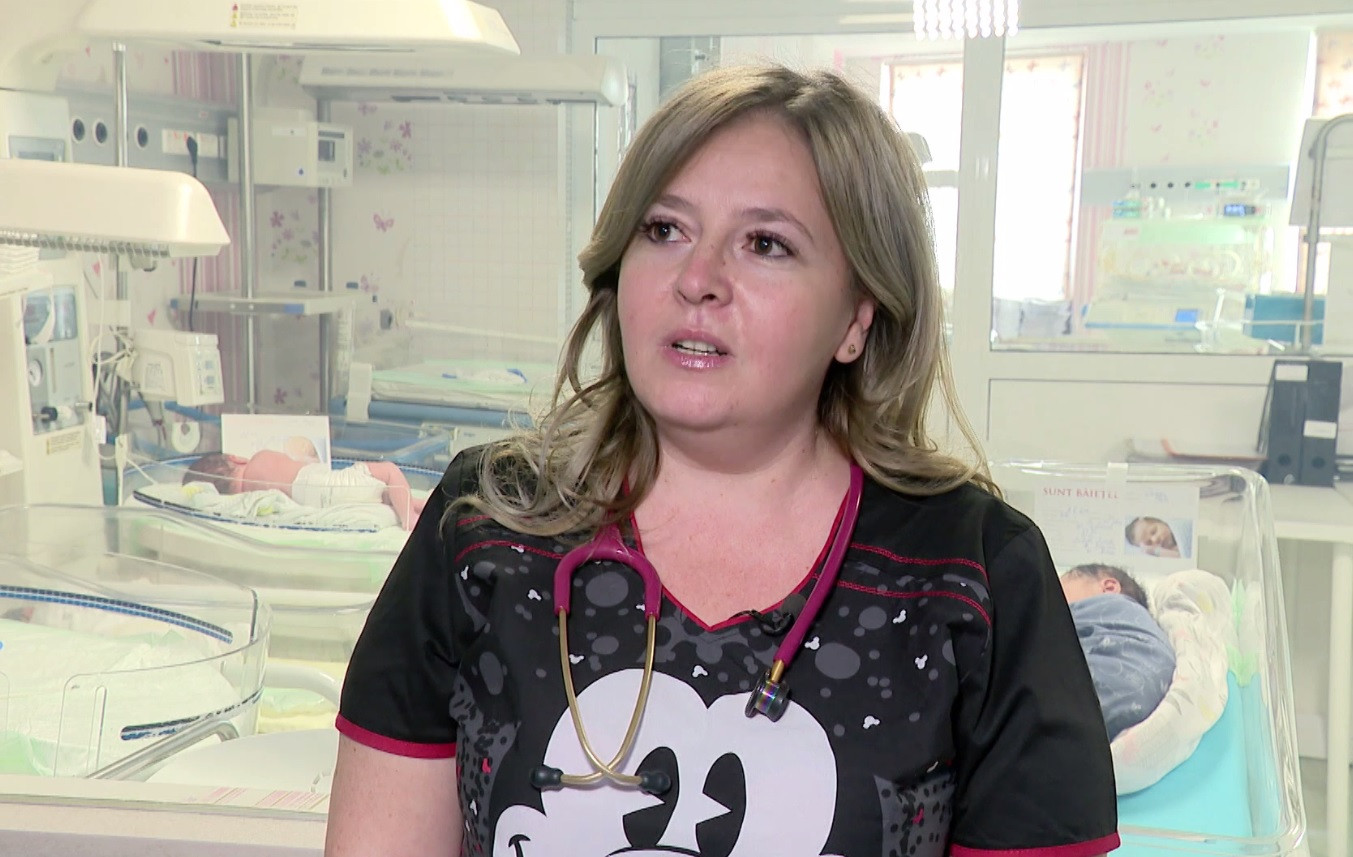 Medicul care ajută copiii în primele zile de viață. A salvat sute de bebeluși în 10 ani de activitate