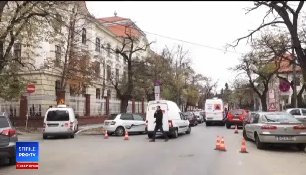Evacuare de urgență într-un liceu din Timișoara, din cauza mirosului de gaz