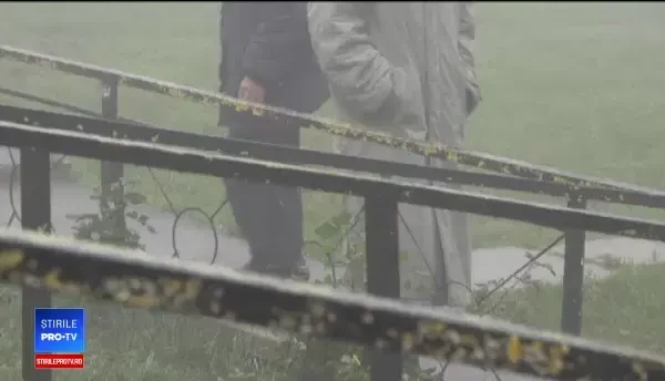 Situație dramatică într-un centru de reabilitare din Urlați. Bolnavi psihic, izolați într-o debara