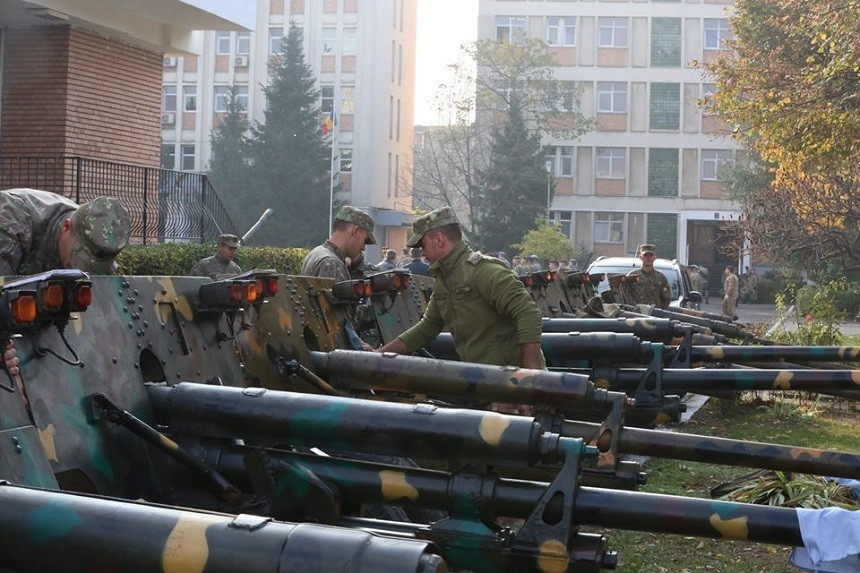 Repetiții pentru Parada militara de 1 decembrie din București - 6