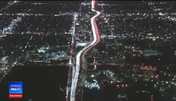 Ambuteiaje uriașe de Ziua Recunoștinței, în SUA. Circulația, îngreunată și de ninsori