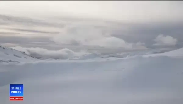 Momente mitice pe platoul Bucegilor. Sute de turiști au sărbătorit „Ziua Sfinxului”