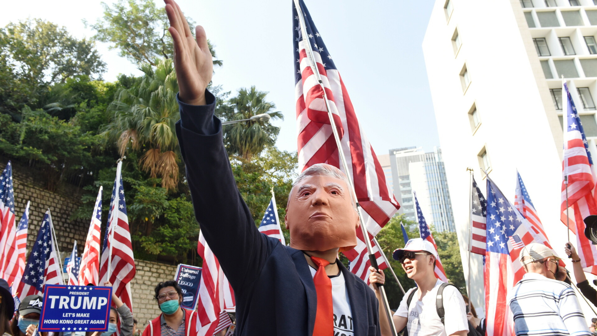 Manifestații ample la Hong Kong. Protestatarii i-au mulțumit lui Donald Trump