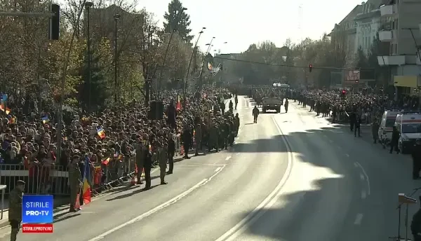 Mii de oameni au asistat la parada militară din Alba Iulia