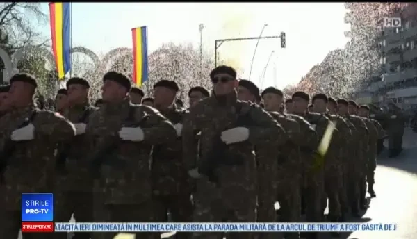 Momente impresionante la paradele din marile orașe. Mii de oameni au urmărit militarii