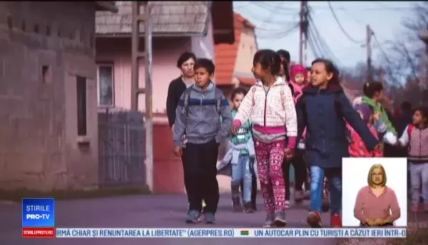 Povestea tinerei din Brașov care se luptă să scoată mii de copii din sărăcie. Câți a adoptat