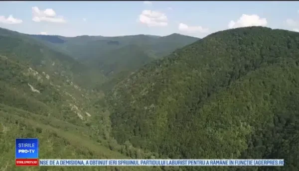 Un lider și voluntarii lui sădesc binele în comunități uitate. Proiectul “Color the Village”