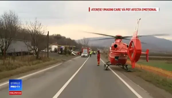 Momentul în care un tir intră în depășire ilegală și provoacă un accident mortal. VIDEO