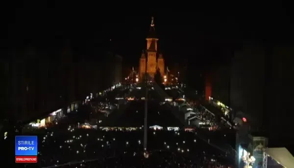 Regizorul britanic Charlie Ottley a aprins luminițele de Crăciun din Brașov: "O ocazie minunată"