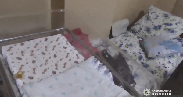 O femeie a încercat să-și ucidă copilul de 5 ani fiindcă a început să plângă