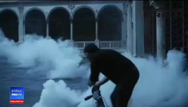 Andreea Esca, de vorbă cu actrița Whoopi Goldberg la lansarea calendarului Pirelli: "Dragostea e fantastică"