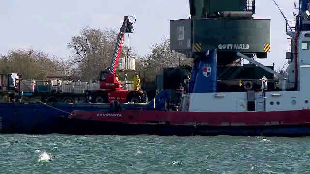Haos în cazul navei răsturnate în portul Midia. România, obligată să gestioneze problema