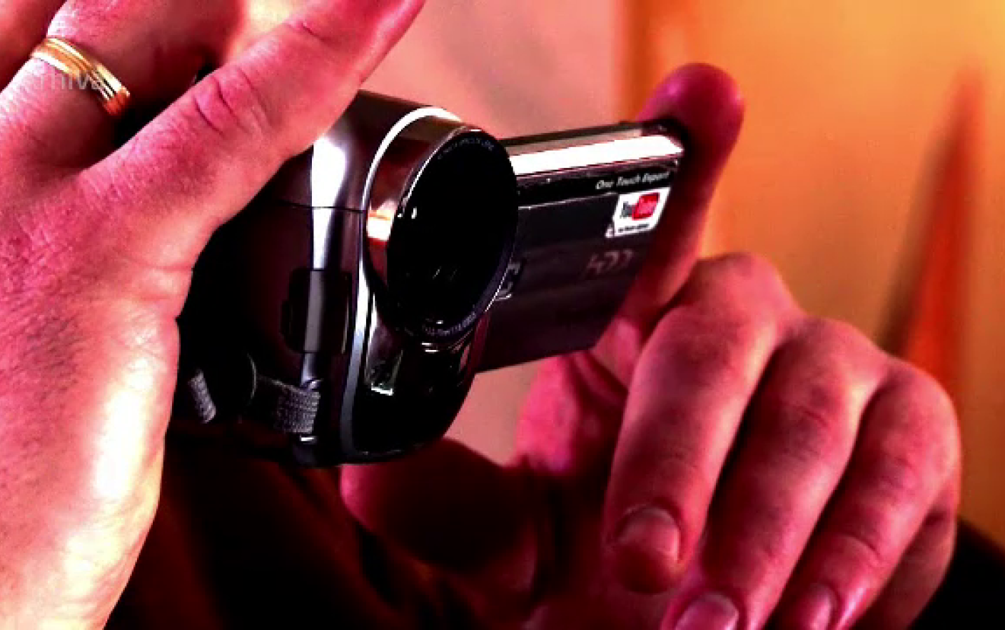 Explicația halucinantă a părinților care și-au violat copiii pentru plăcerea unor pedofili