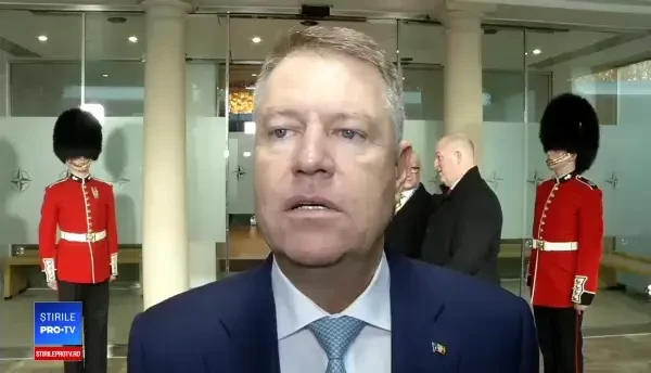 Klaus Iohannis discută cu Donald Trump la summit-ul NATO și îl va invita în România