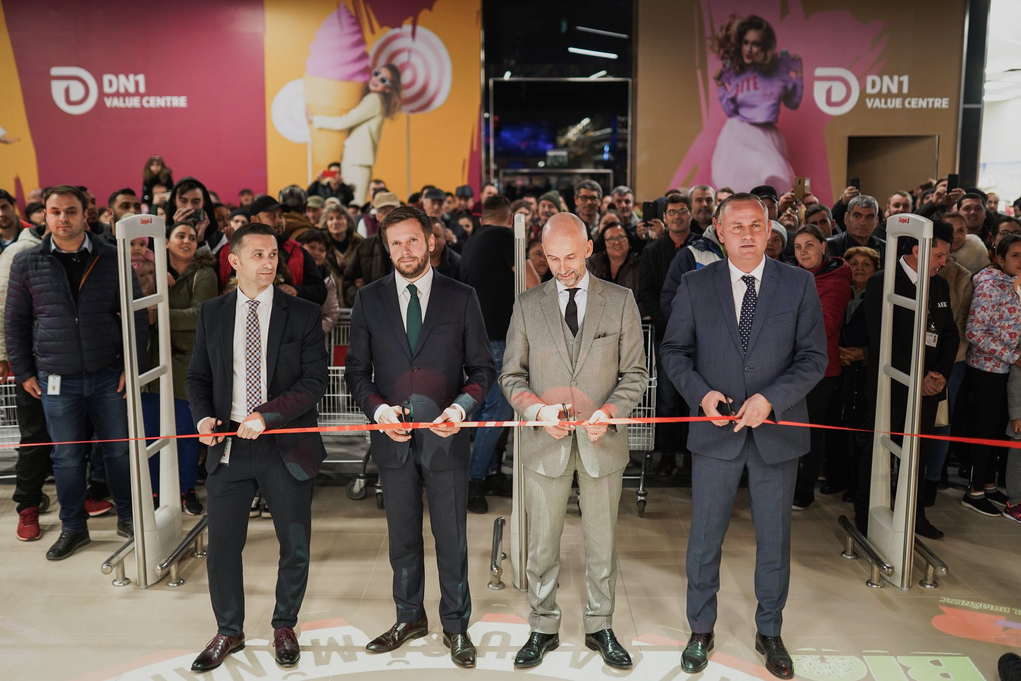 (P) Carrefour România a deschis hipermarketul Carrefour Corbeanca