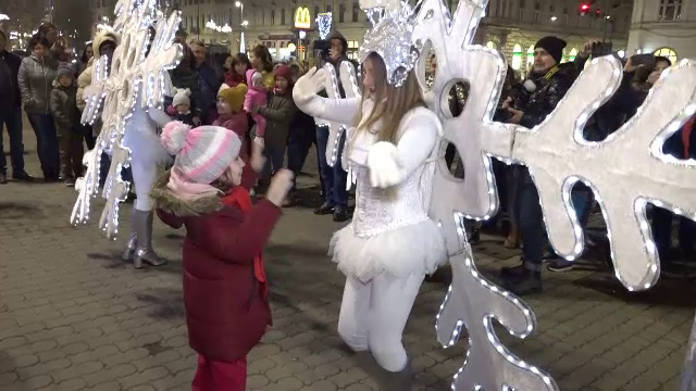 Atmosferă de sărbătoare la Arad. Cel mai așteptat moment: întâlnirea cu Moș Nicolae