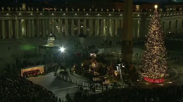 Vaticanul a aprins luminile în bradul de Crăciun. Arborele are înălțimea unui bloc cu 5 etaje