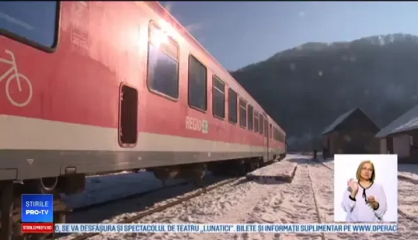CFR a pus în circulație trenul lui Moş Crăciun. Ce rută are și cât costă biletul