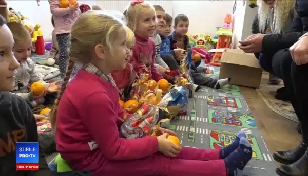 Campanie umanitară în Botoșani. Zâmbete pe chipurile a 5000 de copii sărmani