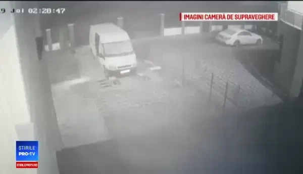 Scandal din cauza jocurilor de noroc. S-a trezit cu casa vandalizată din cauza unei datorii