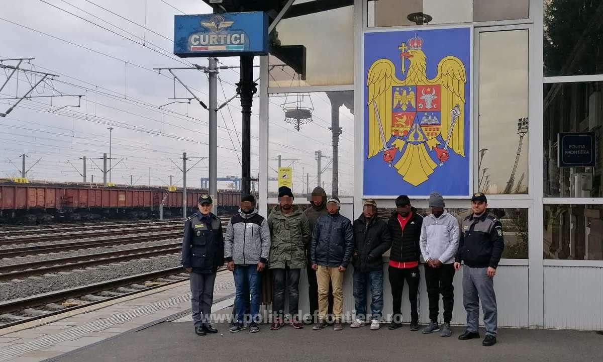 Au plătit câte 1.000 de euro fiecare ca să se dea drept români. Ce i-a dat de gol