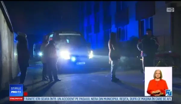 Un bătrân a murit după ce a căzut în gol de la etaj. Nepotul său este în stare gravă