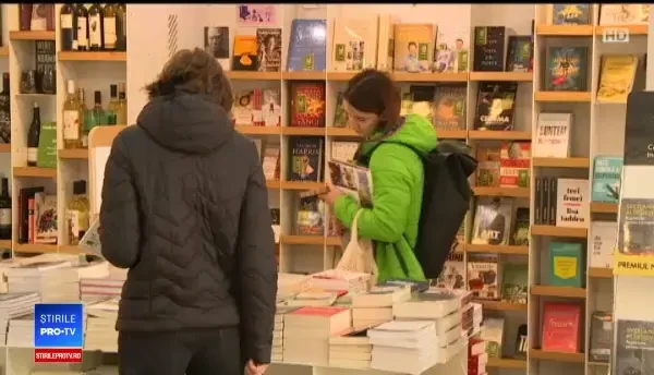 A început goana după cadouri. Ce cumpără românii din librării, în loc de cărţi