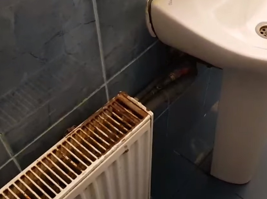 ”Mizerie absolută” și ”jeg gros” la Spitalul Județean Brașov. Imagini revoltătoare pe Facebook