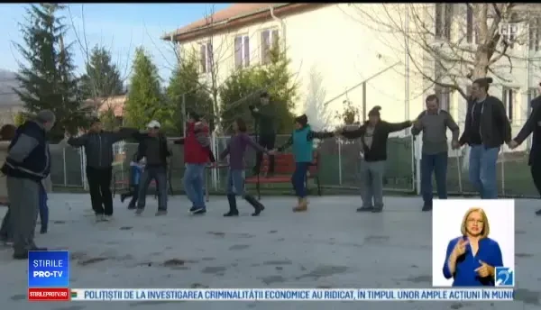 Au încins o petrecere în comună, de pomana porcului. De ce nu au mai așteptat până la Ignat