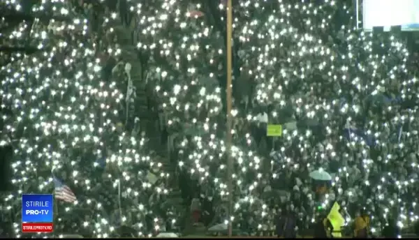 "Maree umană" uriaşă în Hong Kong. Reacţia guvernului chinez