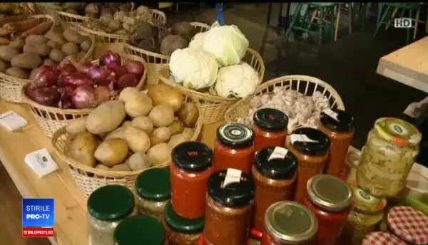 Românii cumpără de Sărbători de PATRU ORI mai multe alimente decât au nevoie