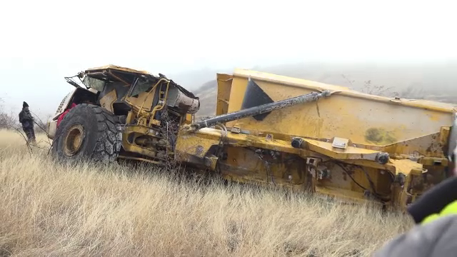 Sfârșit tragic pentru un bărbat. Basculanta de 40 tone pe care o conducea s-a răsturnat