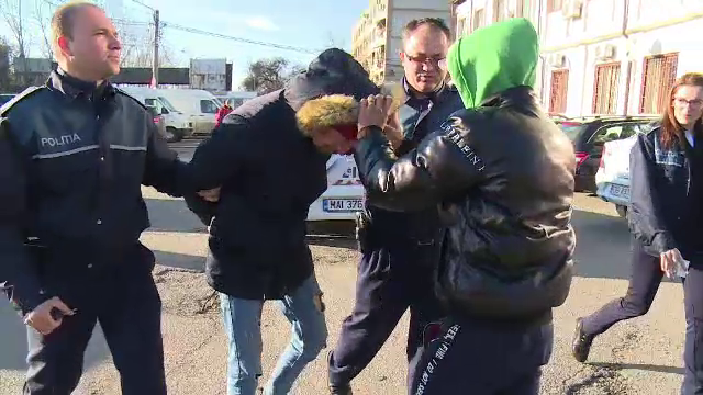 Urmărire cu focuri de armă în Dâmbovița. Motivul pentru care un tânăr a fugit de poliție