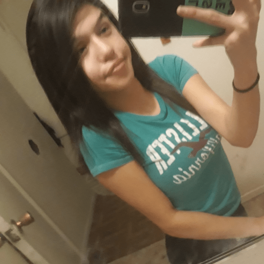 A fost bătută și strangulată de iubitul ei. Ce mesaj i-a gravat pe frunte cu un cuțit