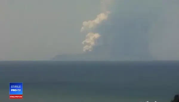 Erupție vulcanică în Noua Zeelandă. Cel puţin un mort şi mai mulţi răniţi. VIDEO