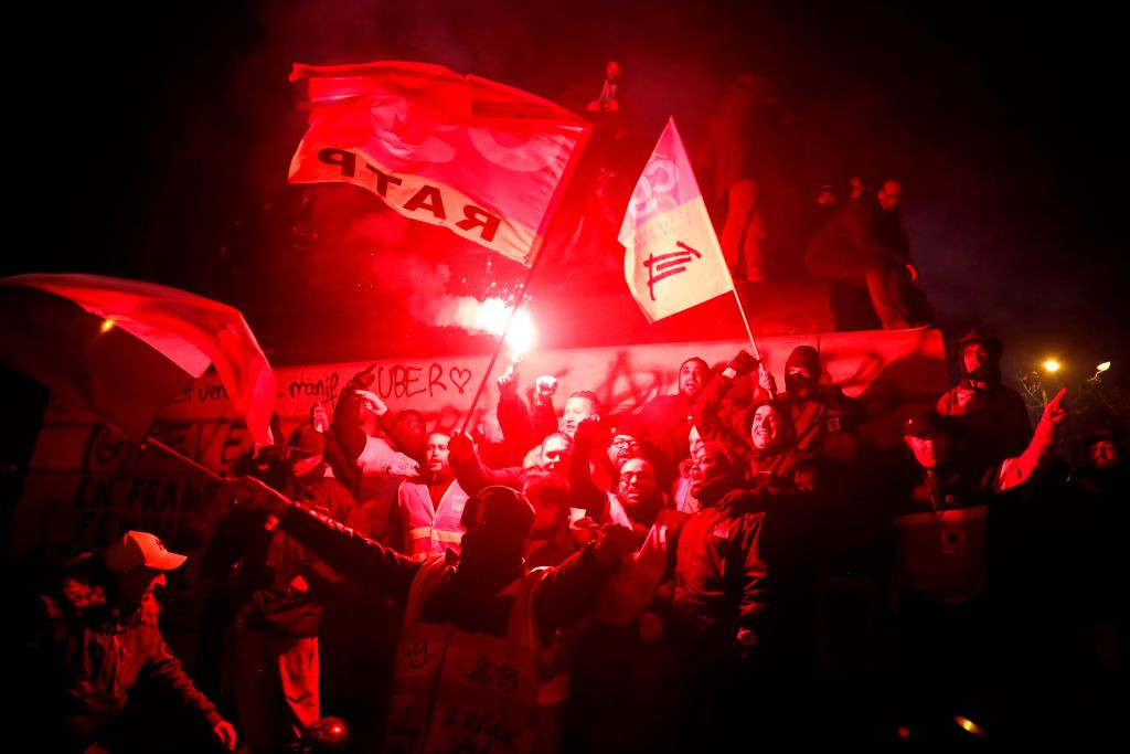 Sute de mii de manifestanţi au ieșit din nou în stradă, în Franța