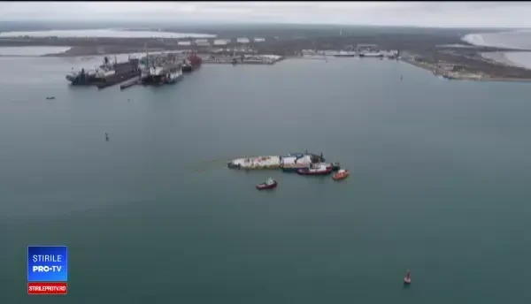 Nava eșuată din Portul Midia a intrat în custodia autorităților. Costurile operațiunii