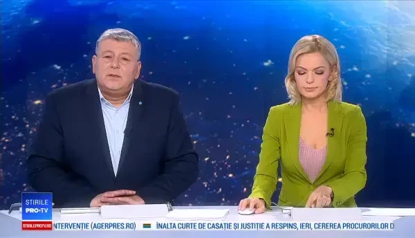 Mașini „înghițite” după ce o șosea s-a surpat din senin. Unde au fost surprinse scenele